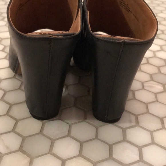 Nicole Loopey Heels - Picture 2 of 6